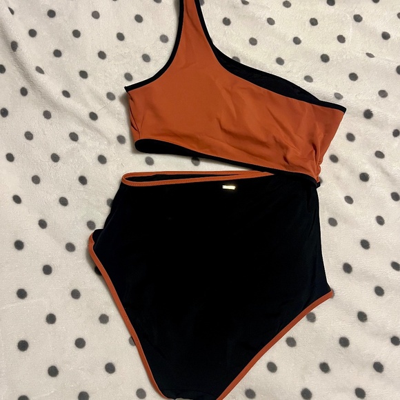 Victoria Secret Essential Cutout Swimsuit NWOT - Picture 3 of 5